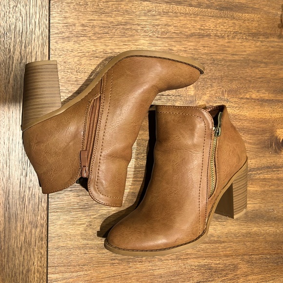 Brown leather boots - Picture 3 of 4